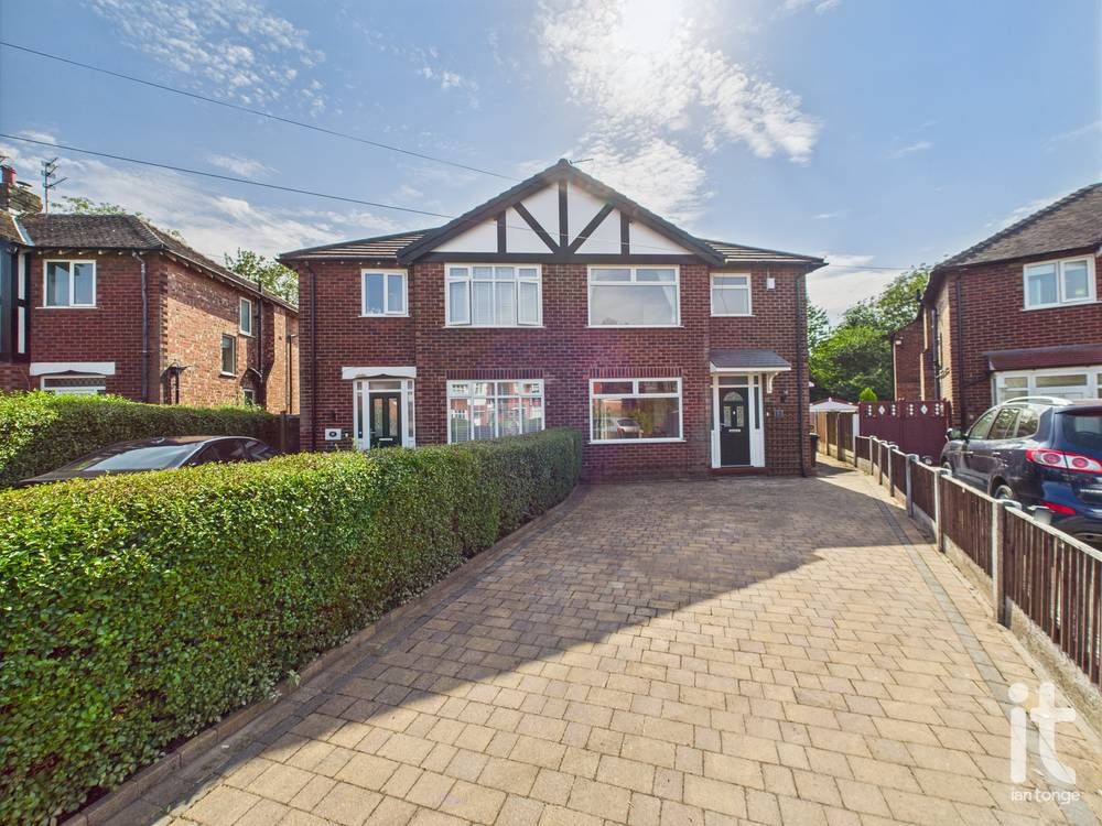 3 bedroom Semi-detached house Under Offer