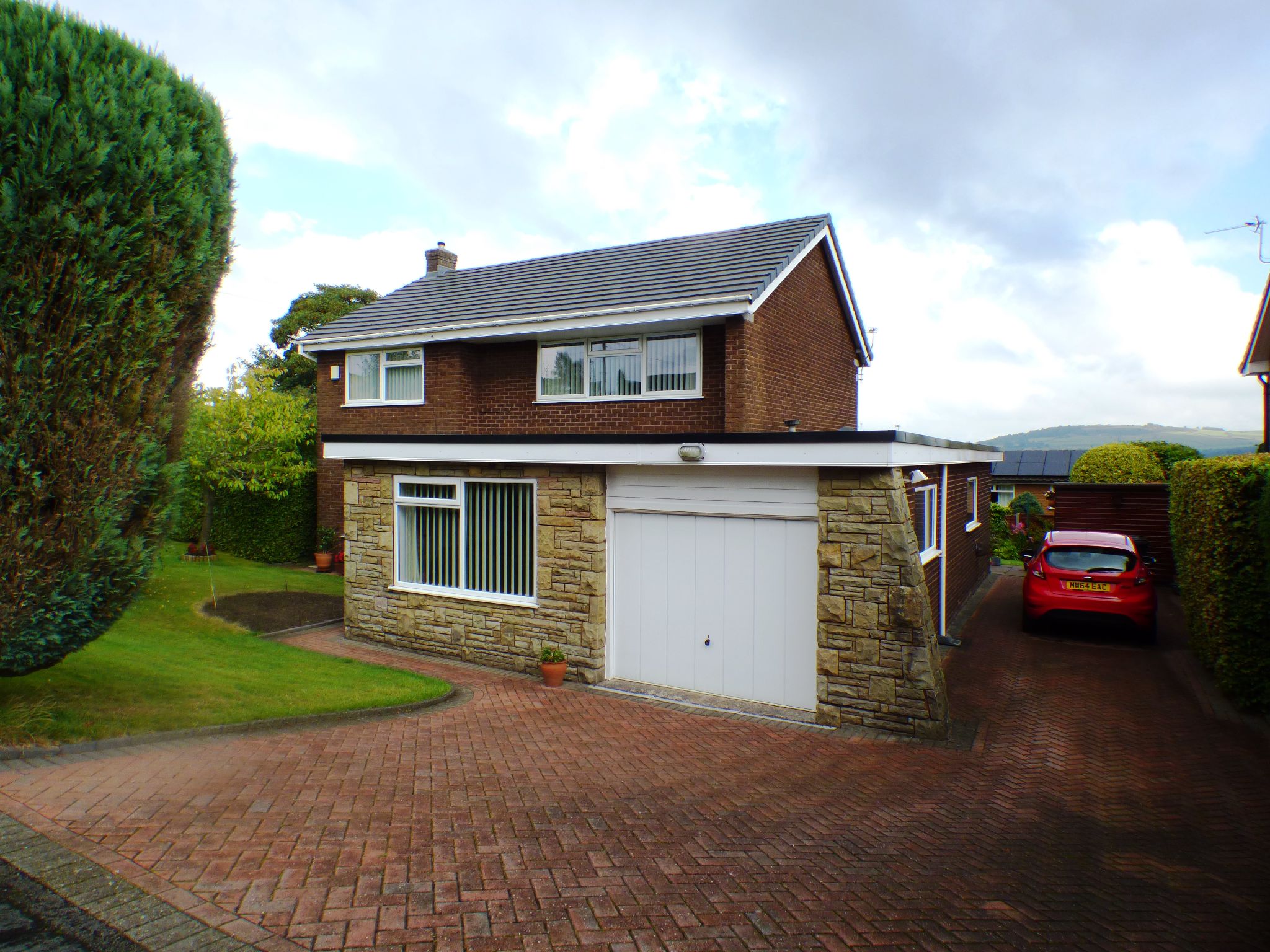 4 bedroom Detached house Under Offer