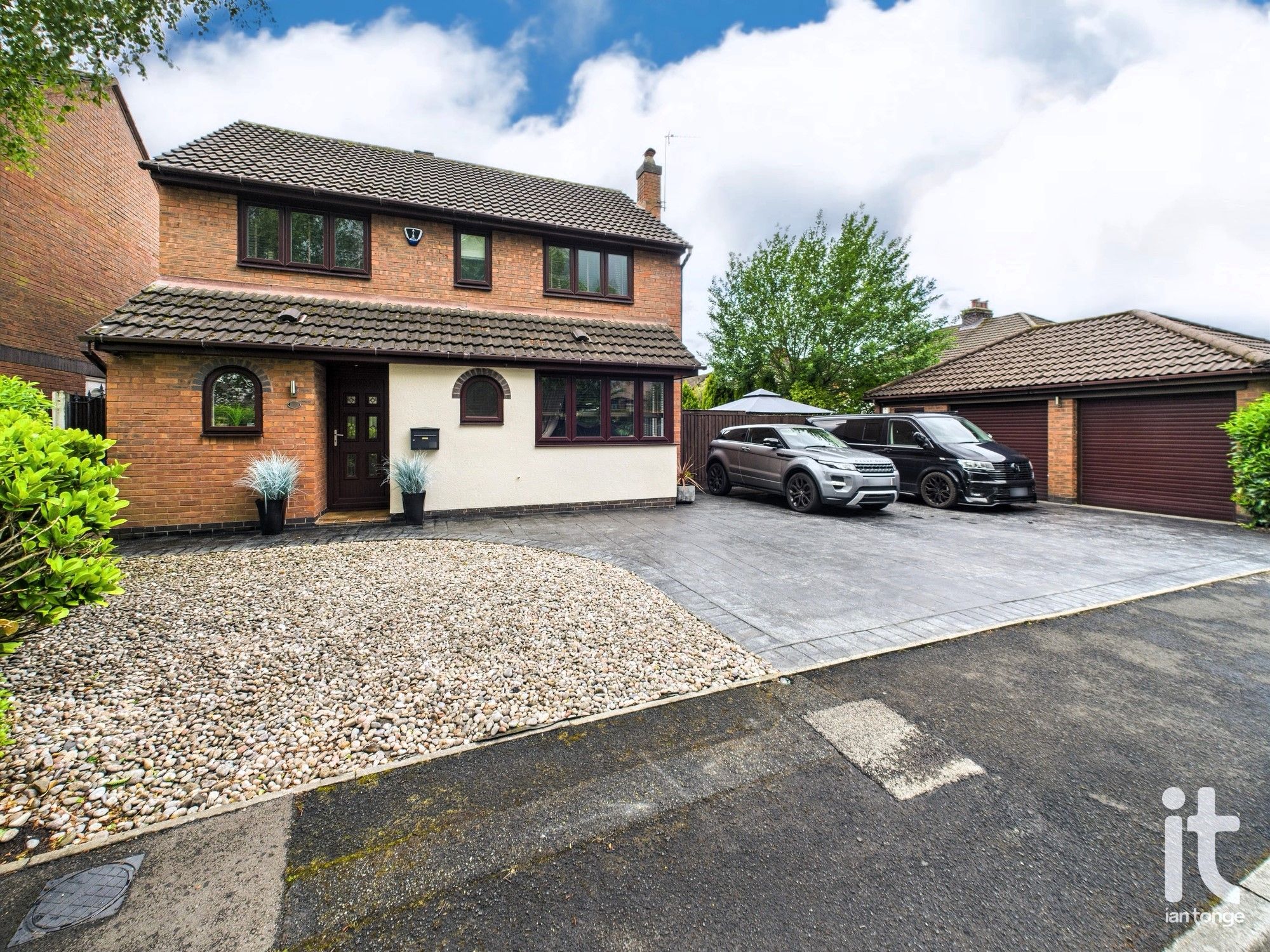 4 bedroom Detached house Under Offer