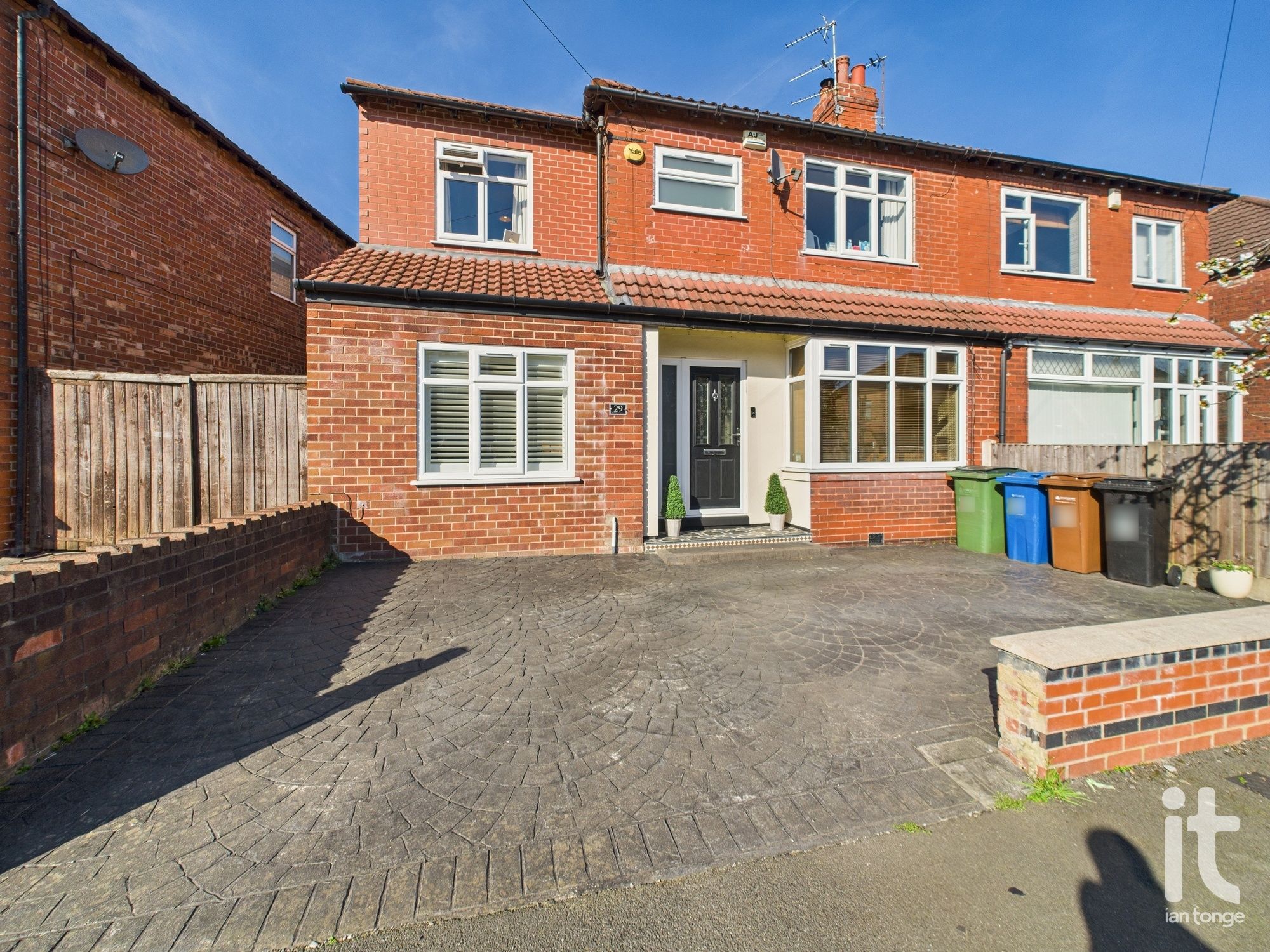 4 bedroom Semi-detached house Under Offer