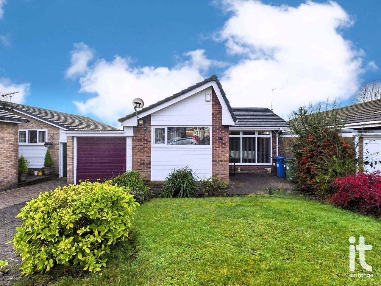 3 bedroom Detached bungalow Under Offer