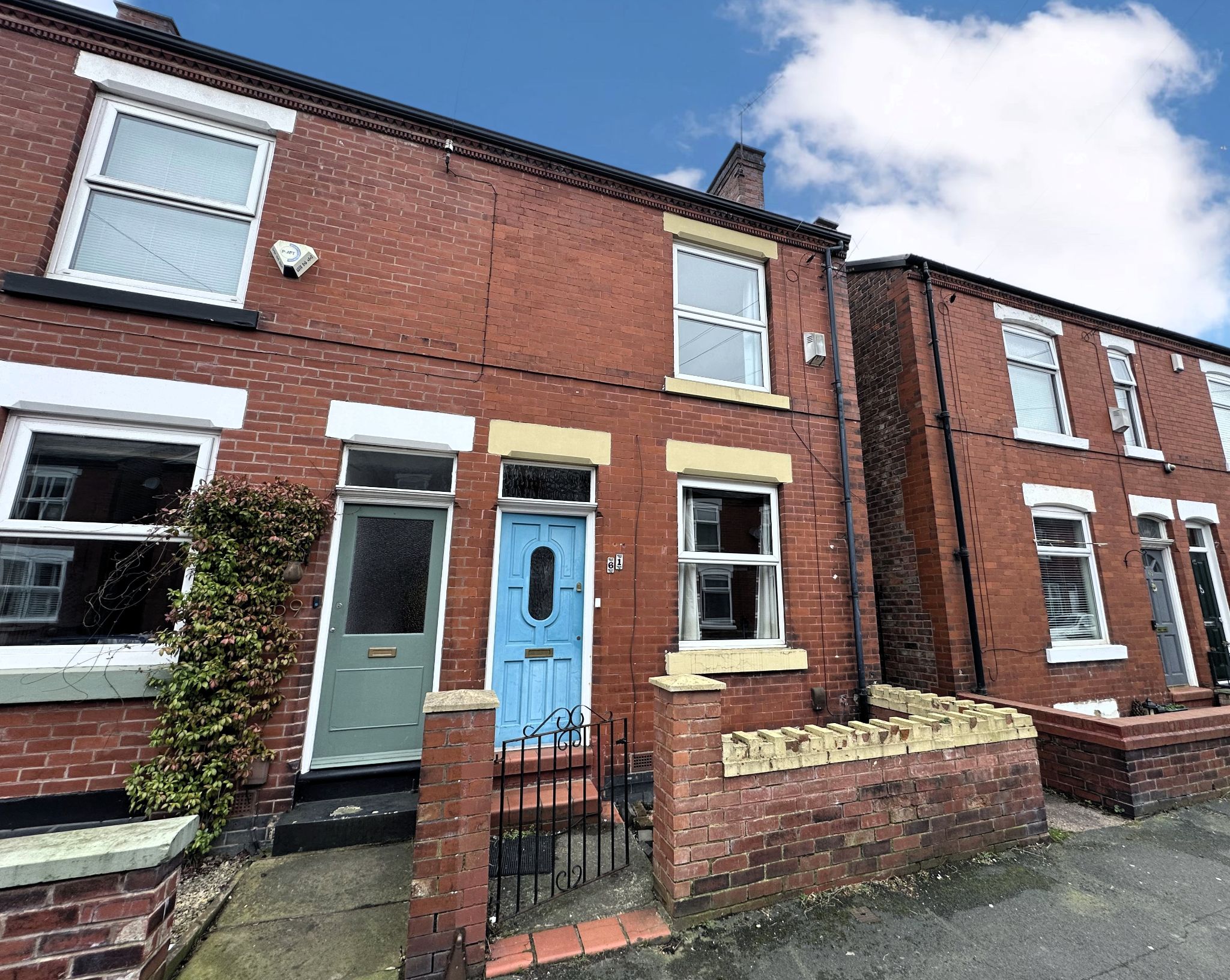 2 bedroom Semi-detached house For Sale