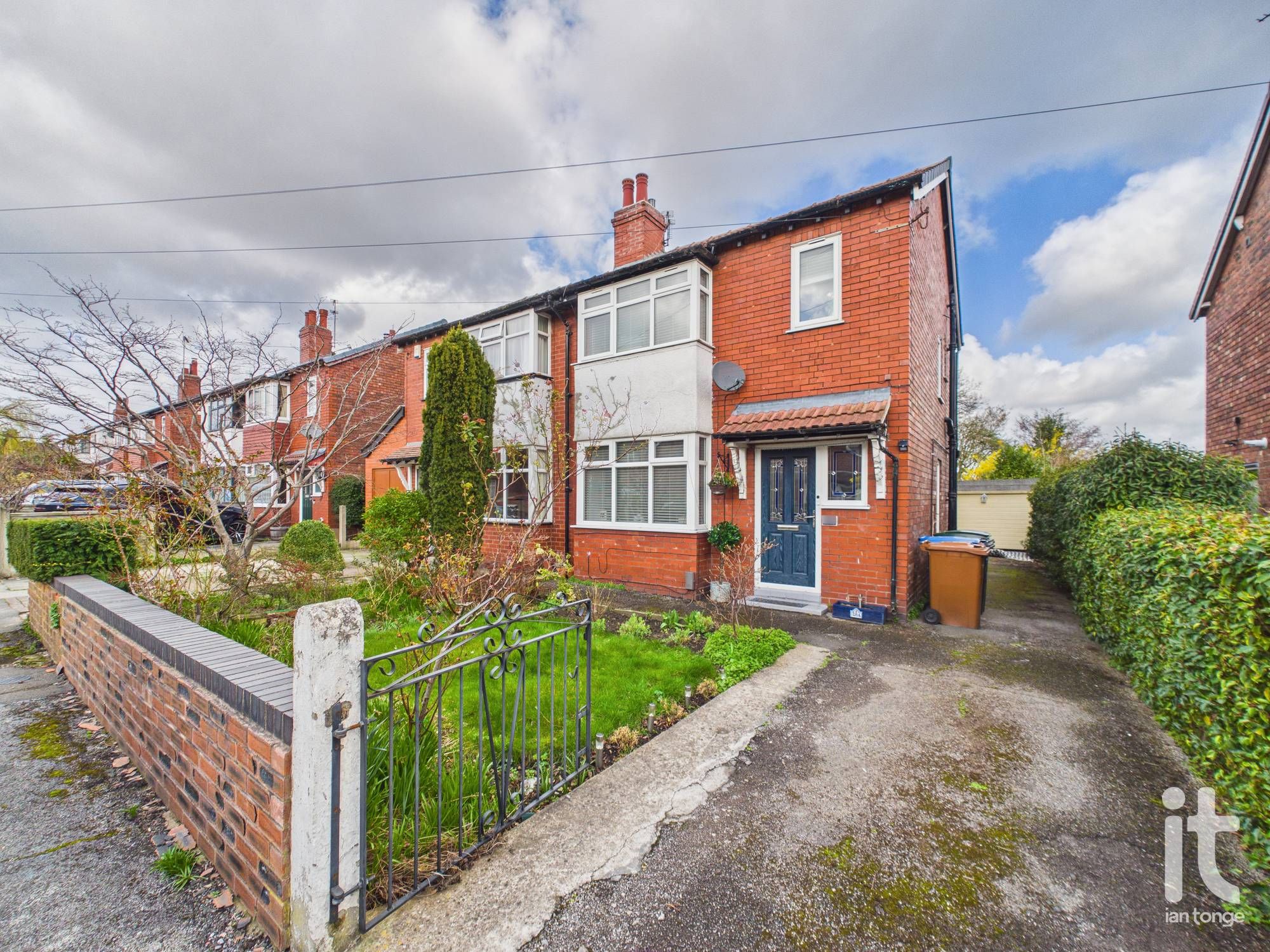 3 bedroom Semi-detached house Sold