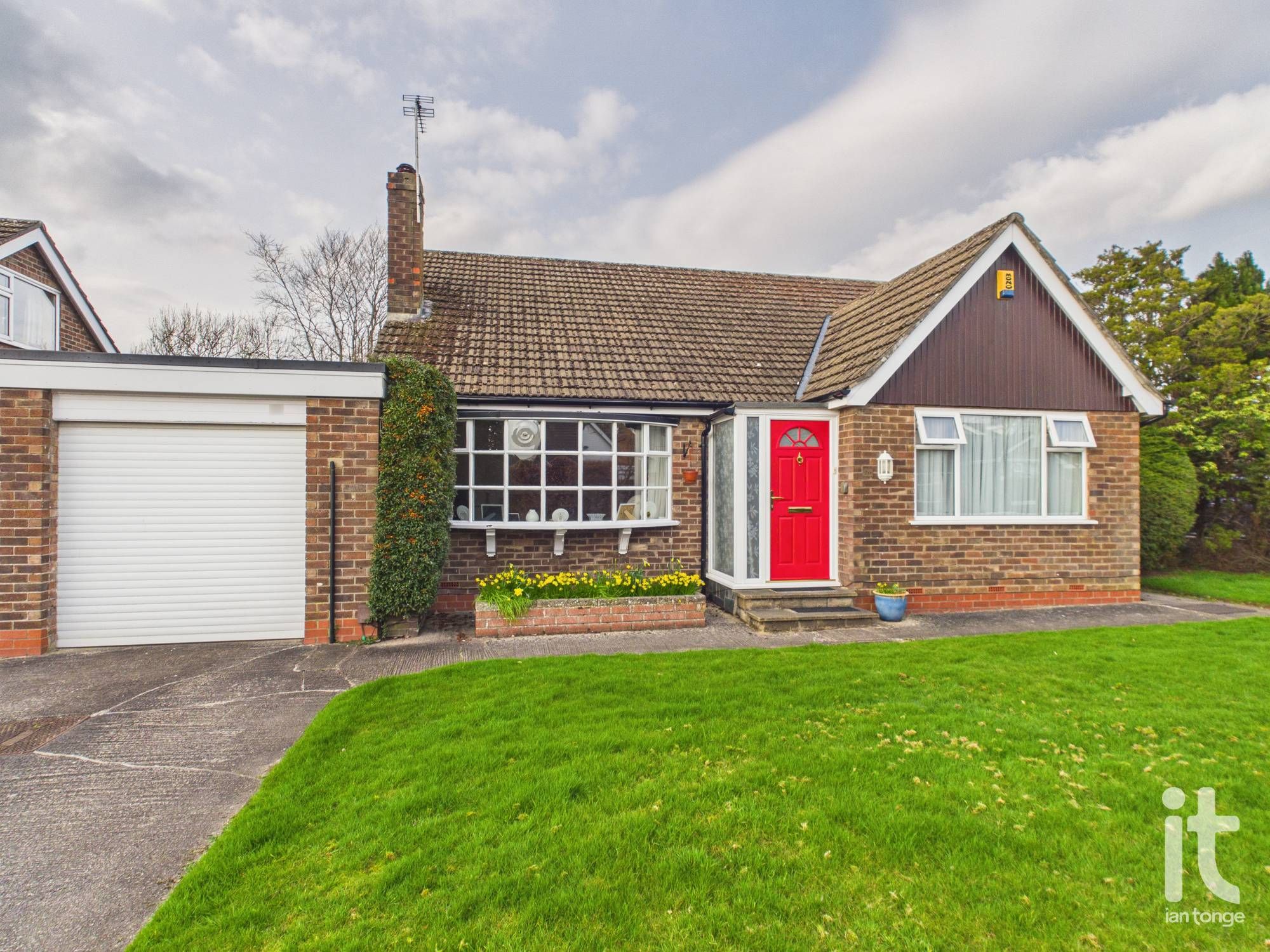 4 bedroom Detached bungalow Under Offer