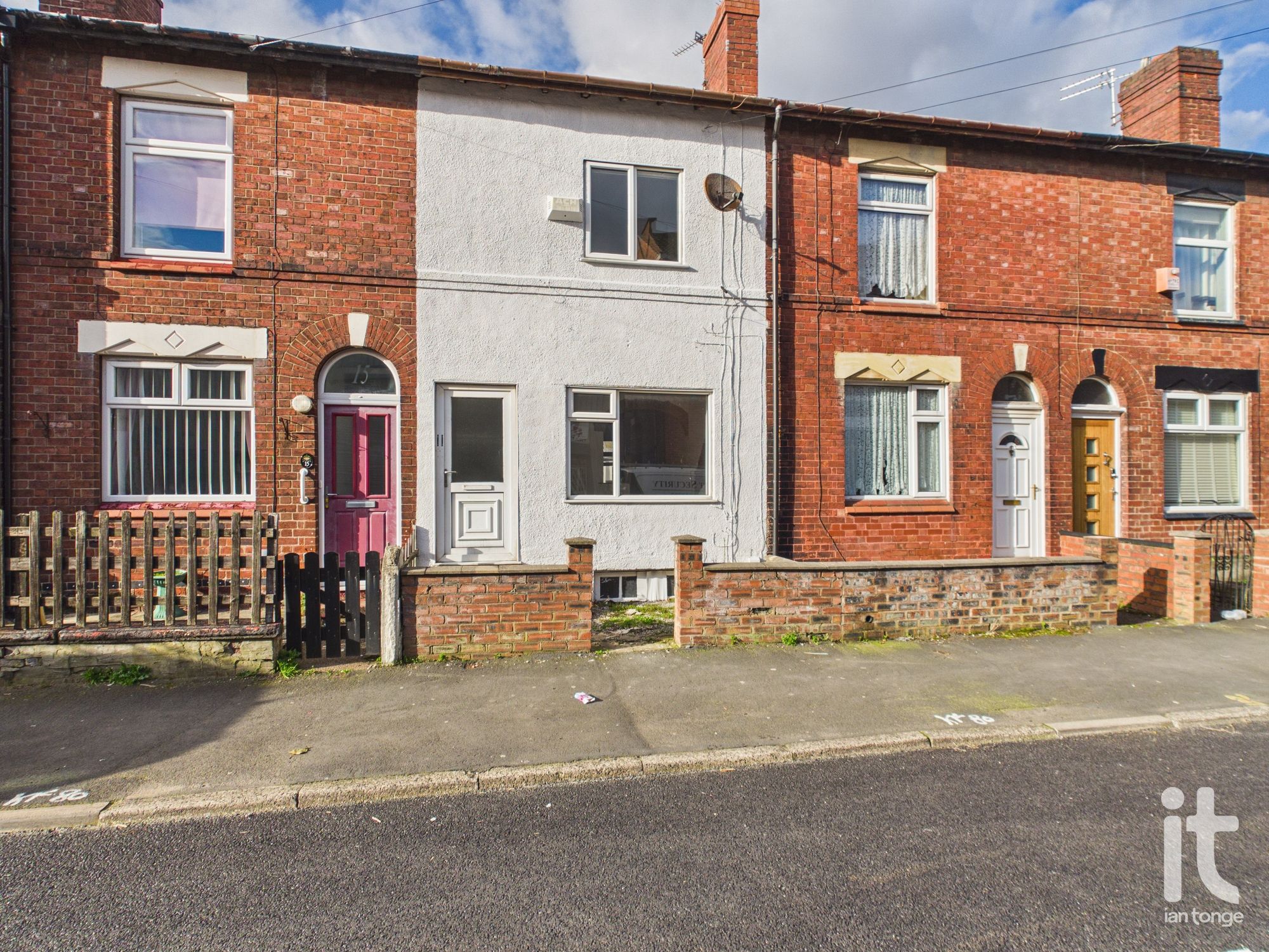 2 bedroom Terraced House Under Offer