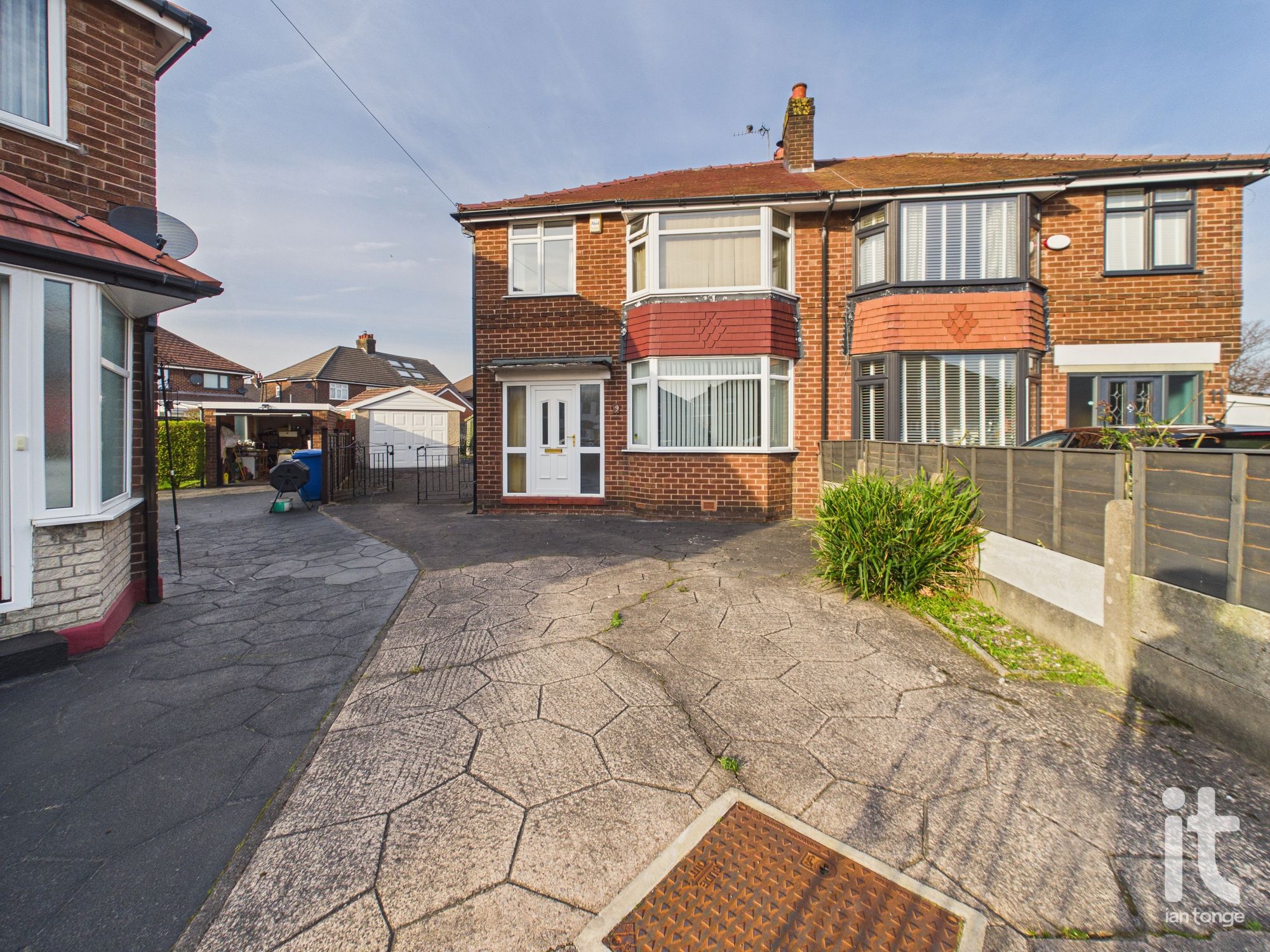 3 bedroom Semi-detached house For Sale