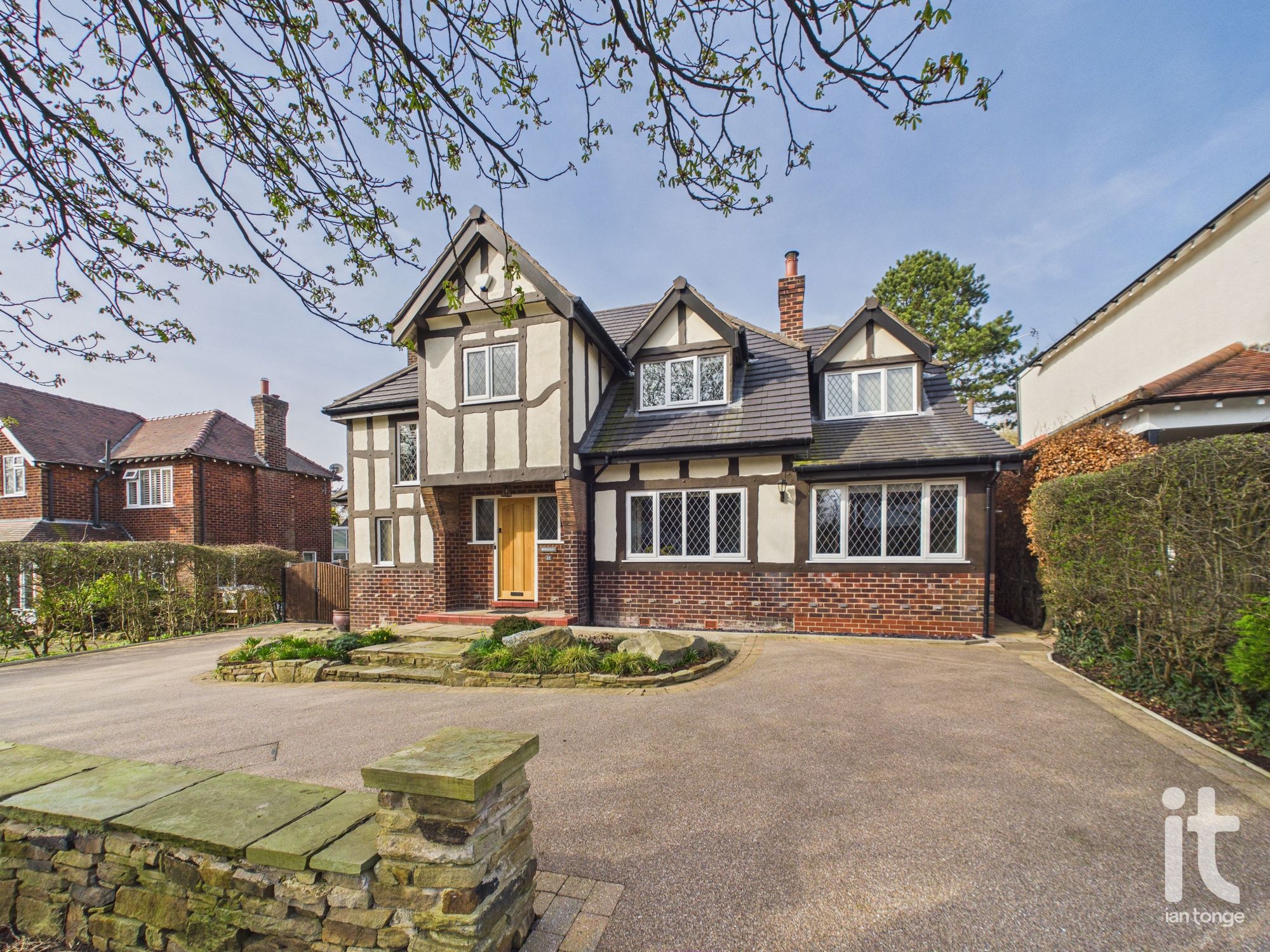 4 bedroom Detached house Under Offer