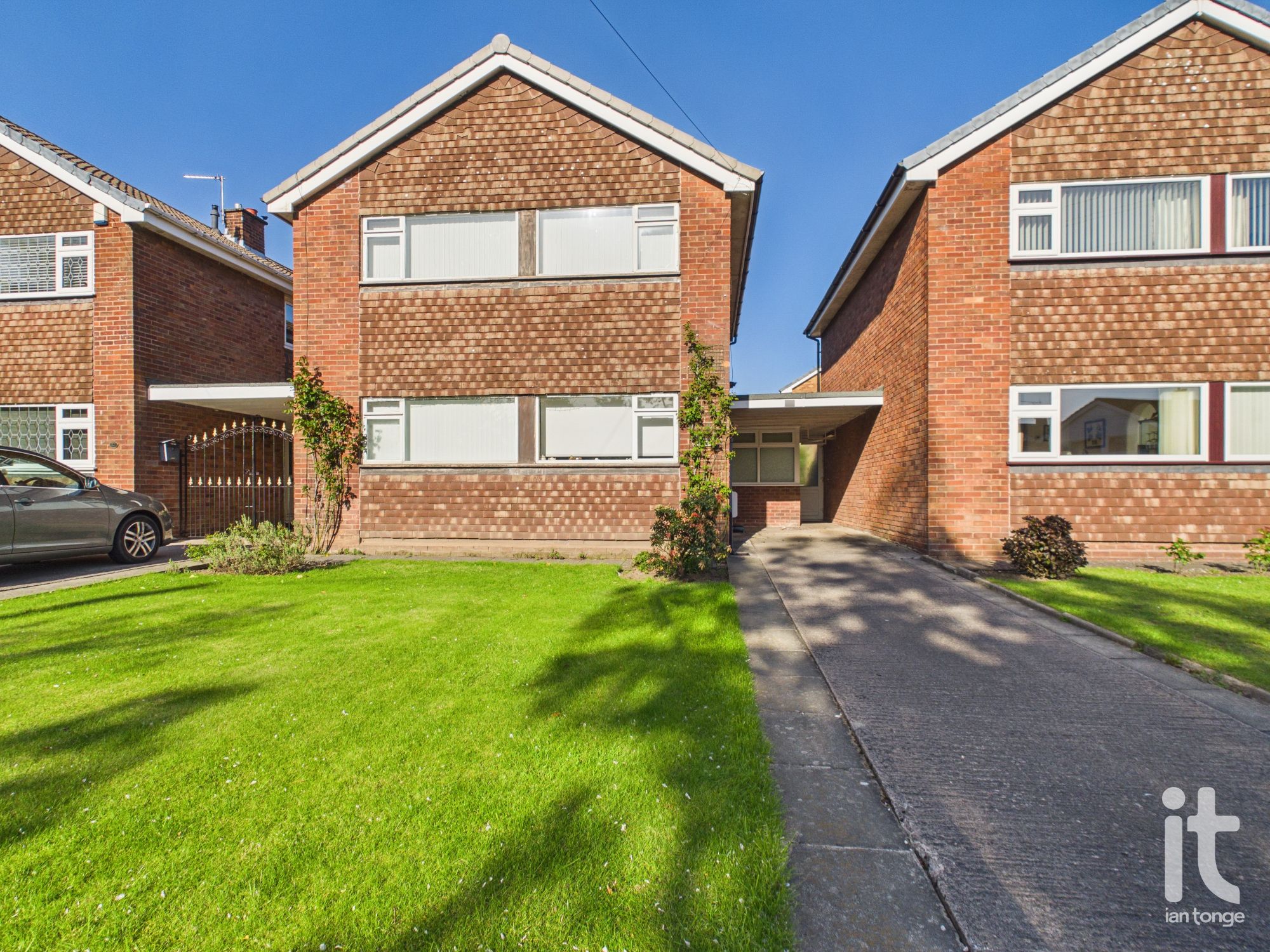 3 bedroom Detached house For Sale