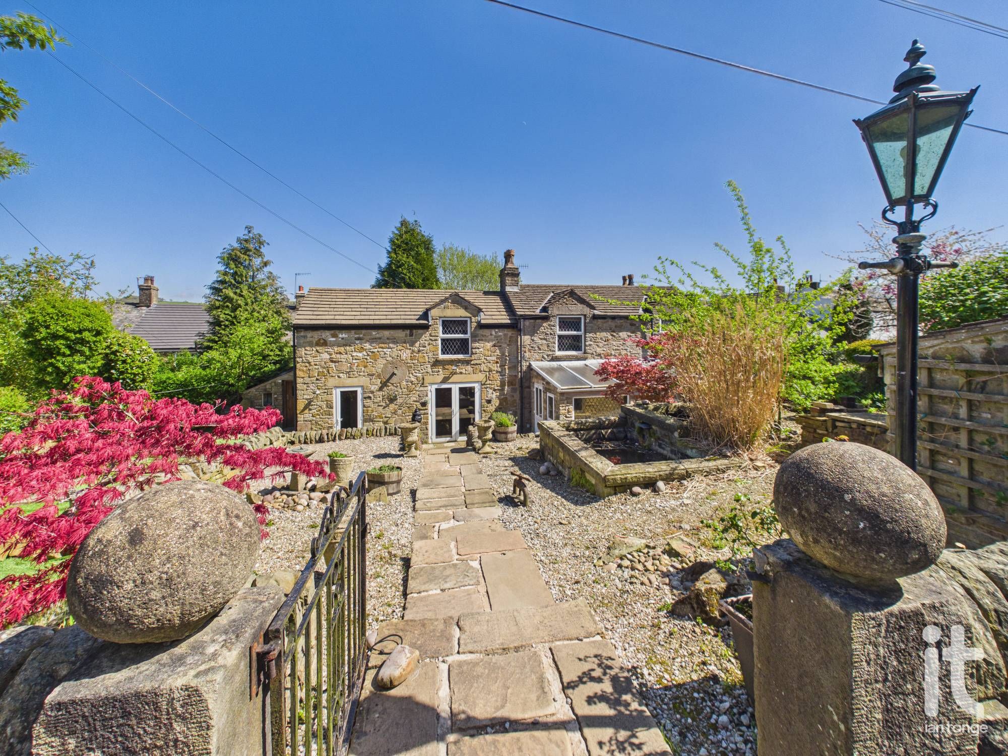 4 bedroom Detached house Under Offer