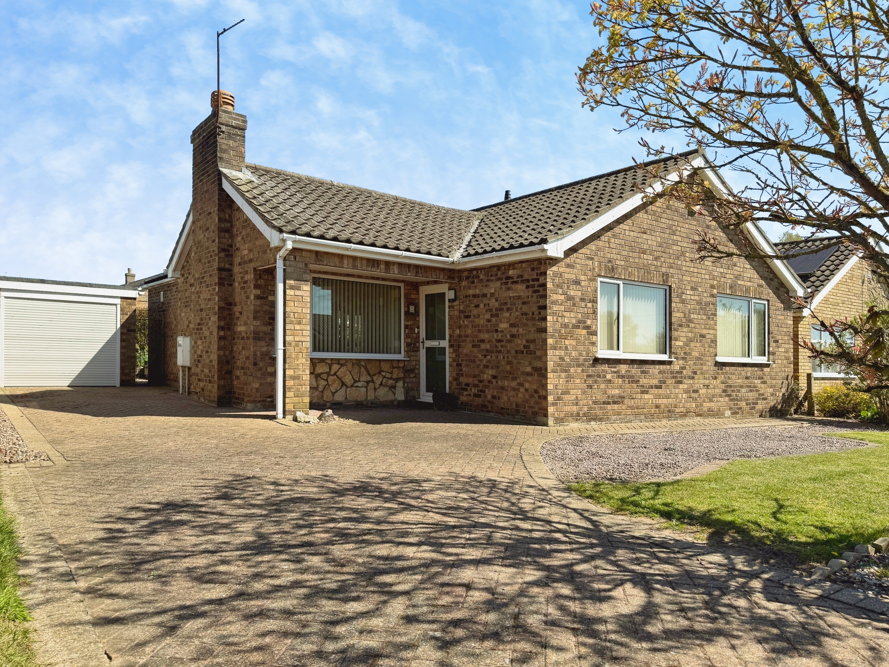 3 bedroom Detached bungalow For Sale