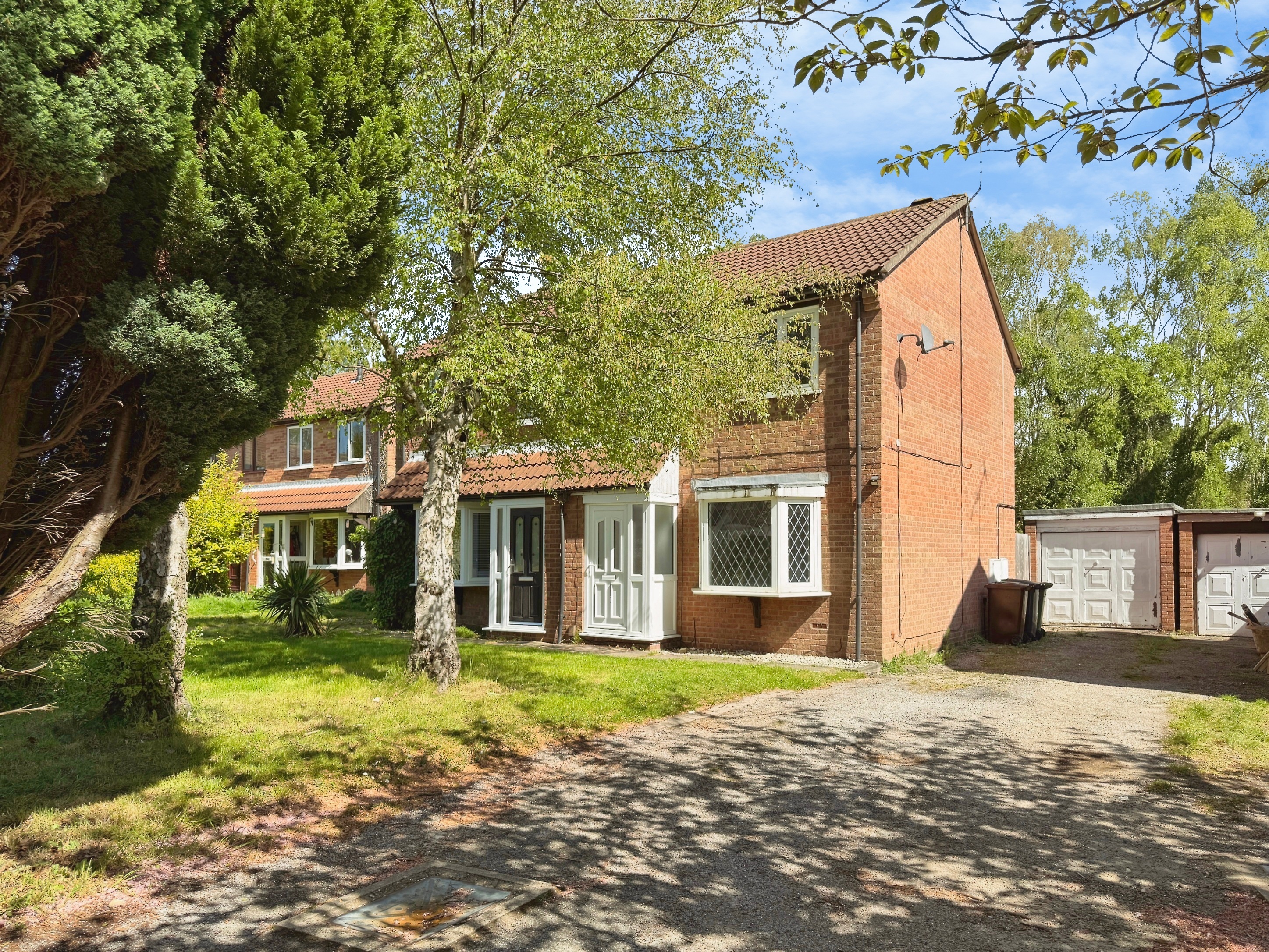 3 bedroom Semi-detached house To Let
