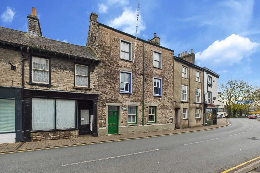 2 bedroom Flat share To Let