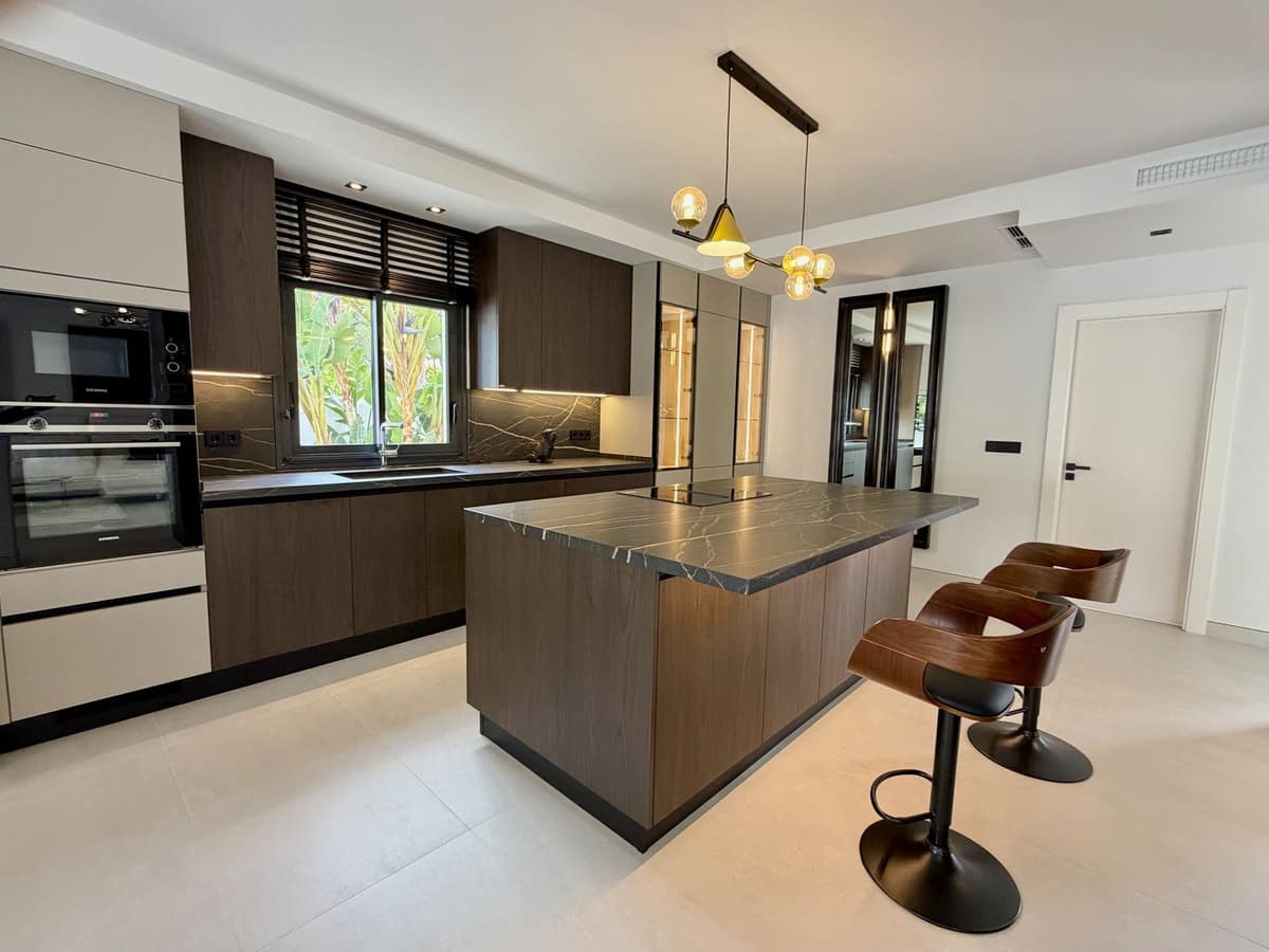 5 bedroom Villa For Sale