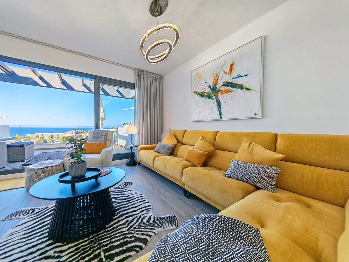3 bedroom Apartment For Sale