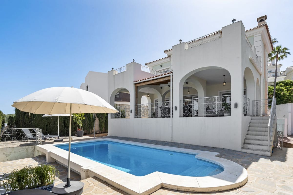 5 bedroom Villa For Sale