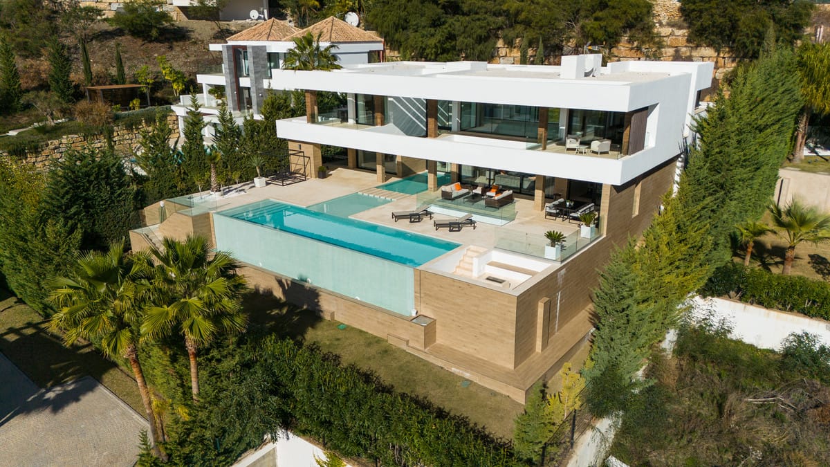 5 bedroom Villa For Sale