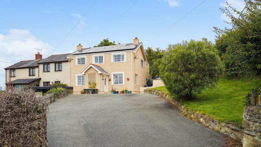 4 bedroom Cottage For Sale