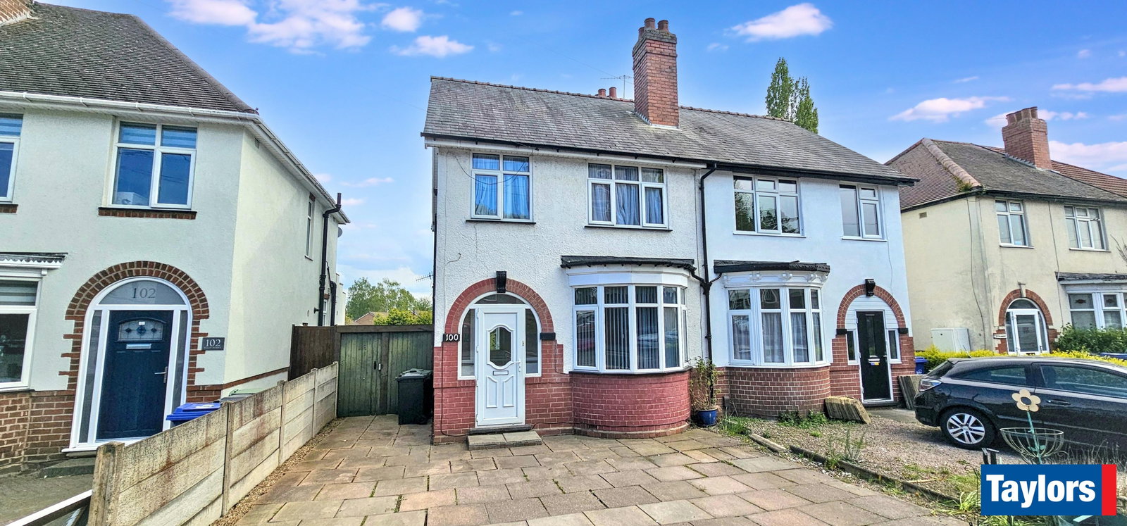 3 bedroom Semi-detached house Under Offer
