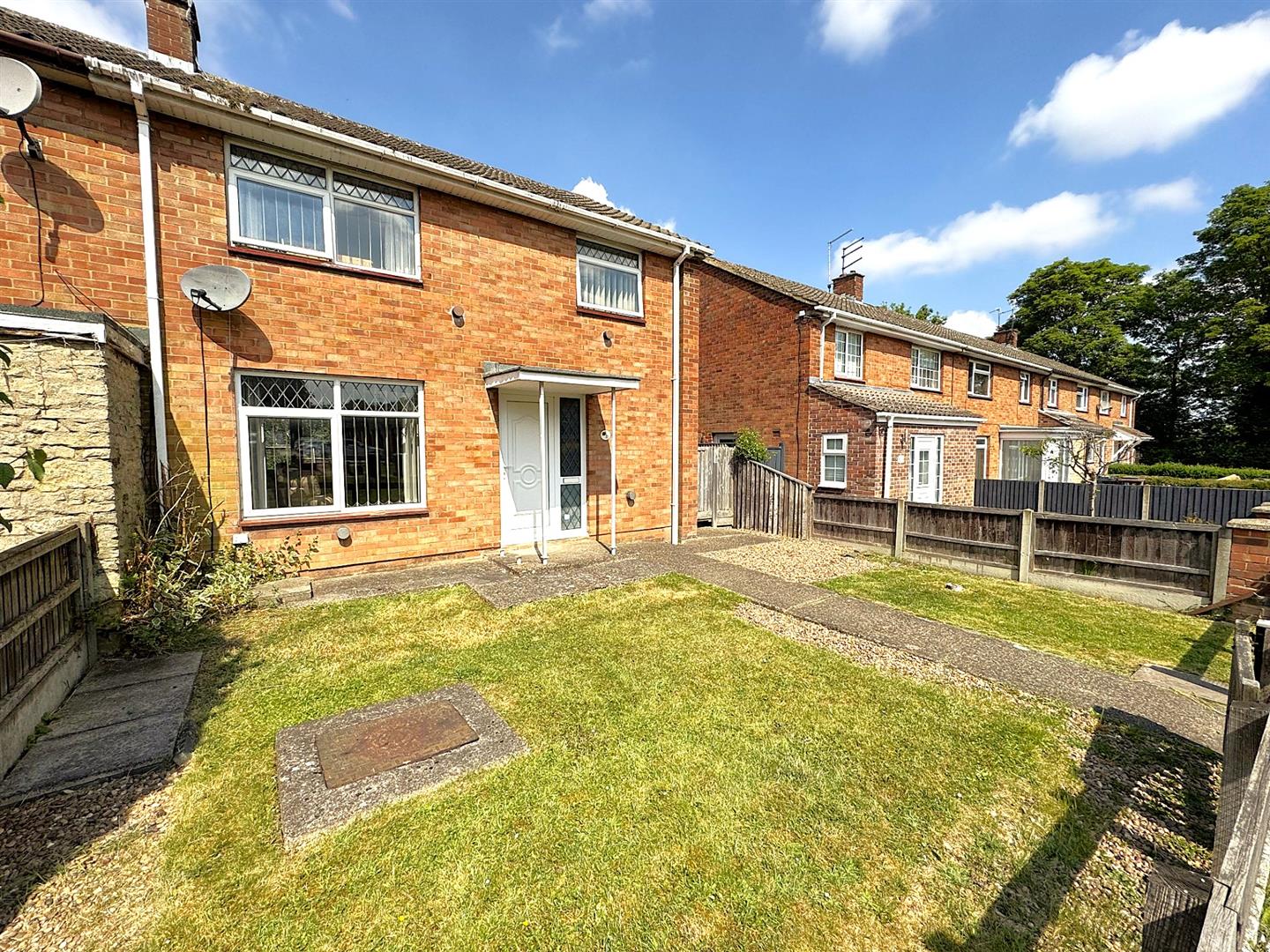 3 bedroom End of terrace house Under Offer