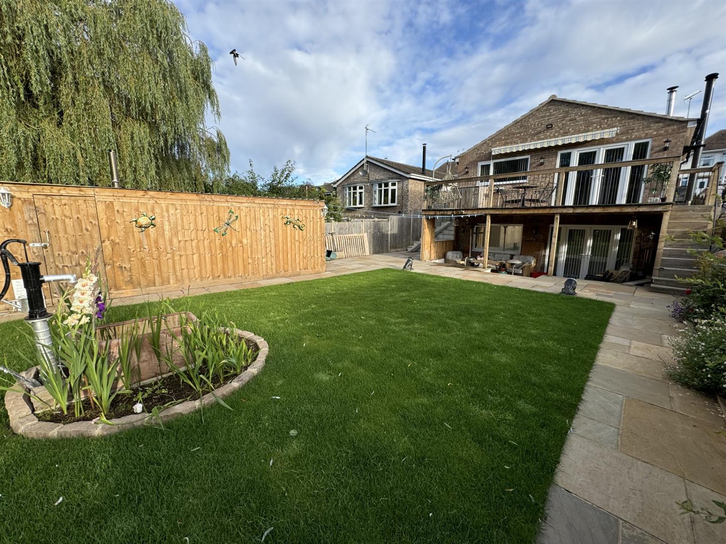 4 bedroom Detached bungalow Under Offer