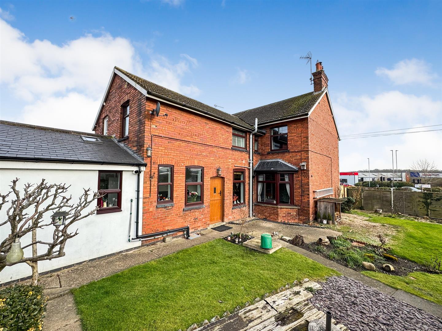 3 bedroom Semi-detached house For Sale