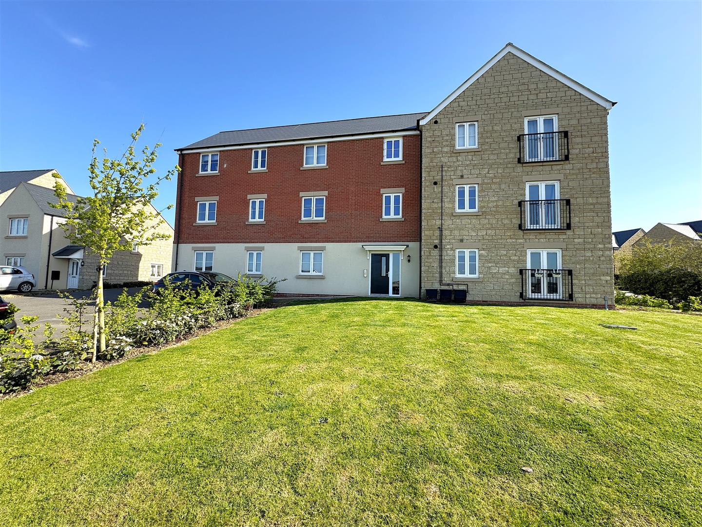 2 bedroom Apartment For Sale