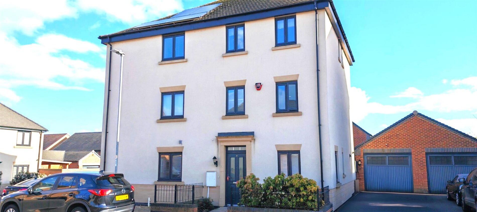 4 bedroom Semi-detached house For Sale
