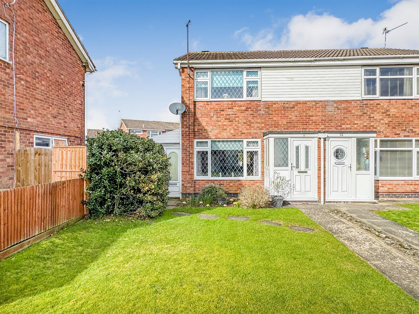 3 bedroom Semi-detached house For Sale
