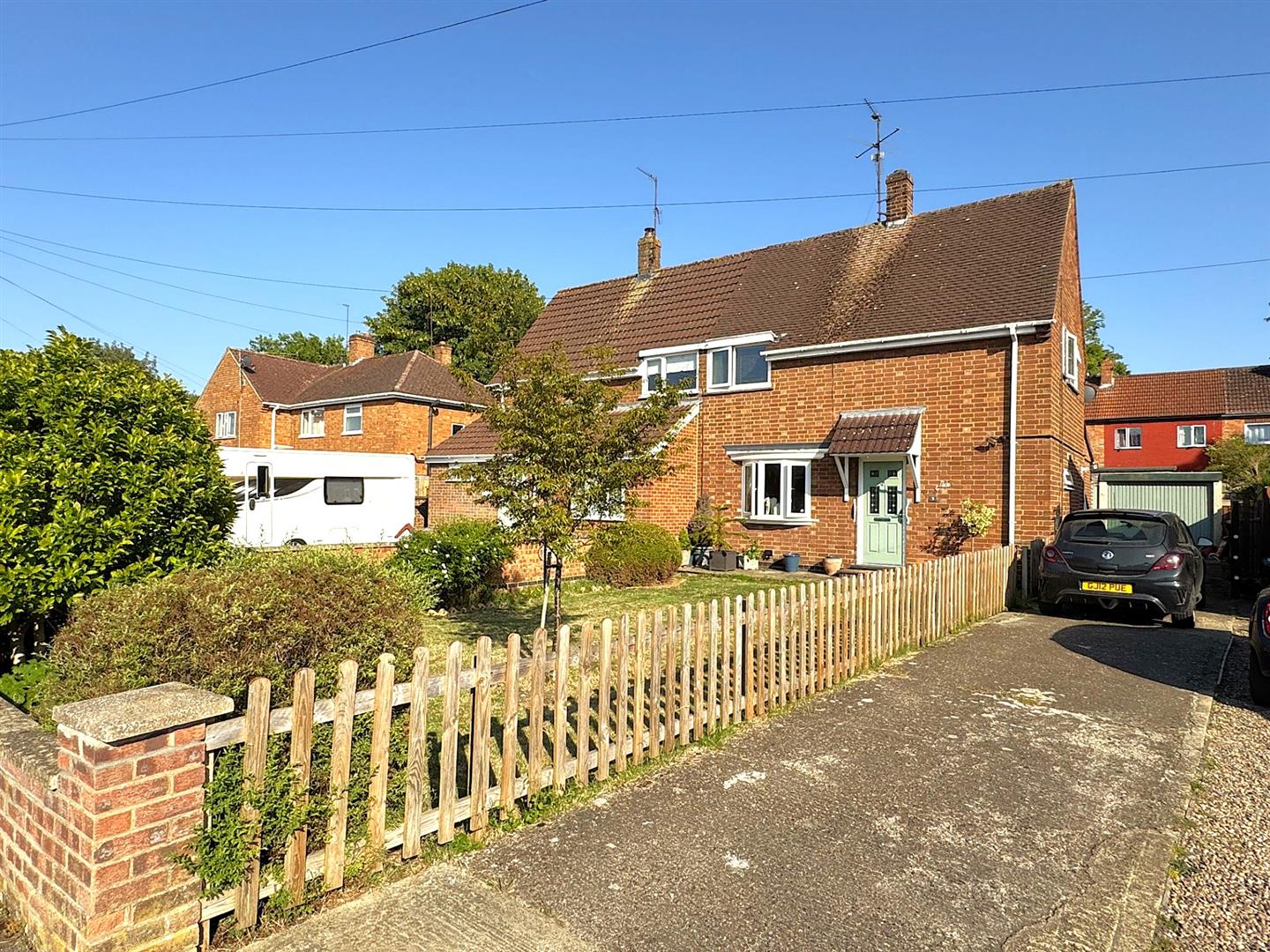 2 bedroom Semi-detached house Under Offer