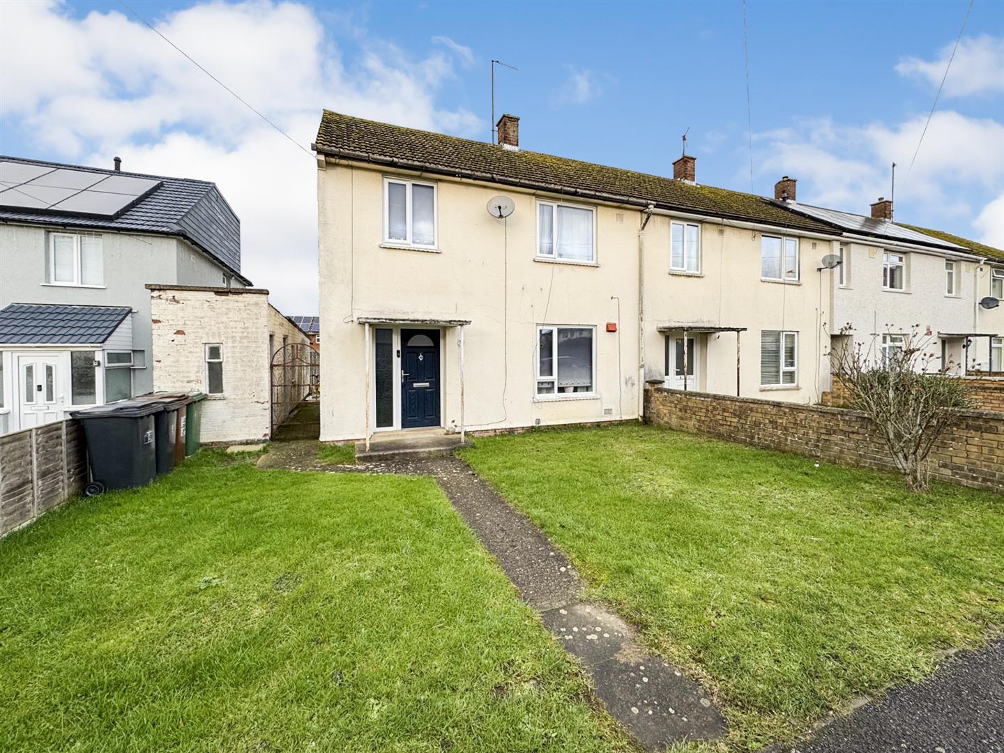 3 bedroom End of terrace house Under Offer