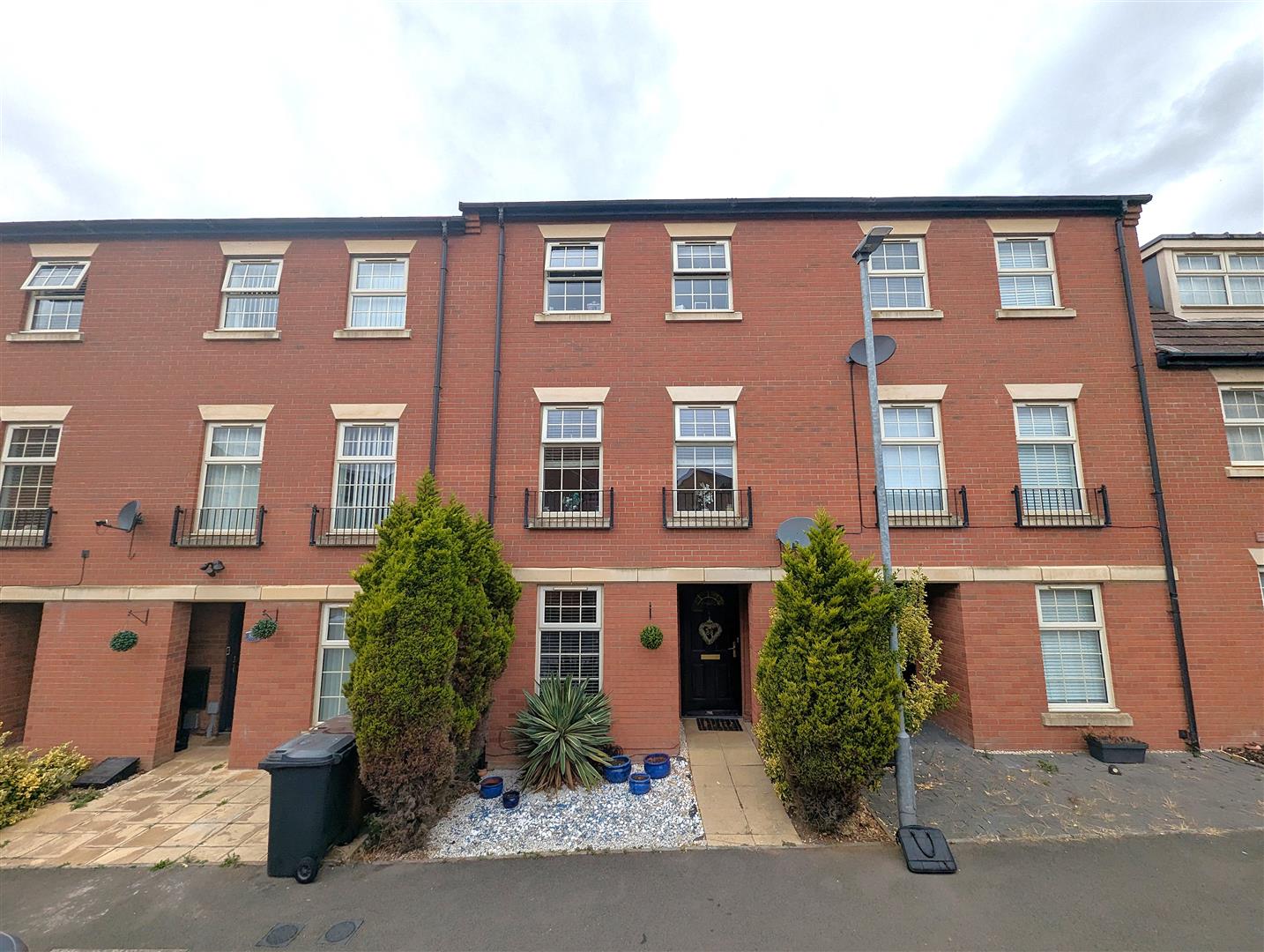 4 bedroom Town house For Sale