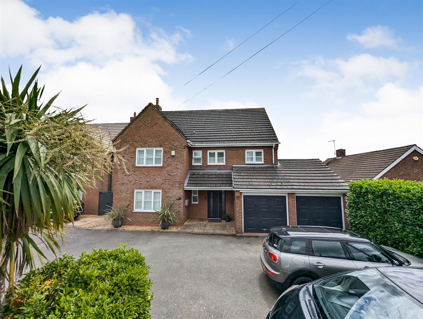 6 bedroom Detached house Under Offer