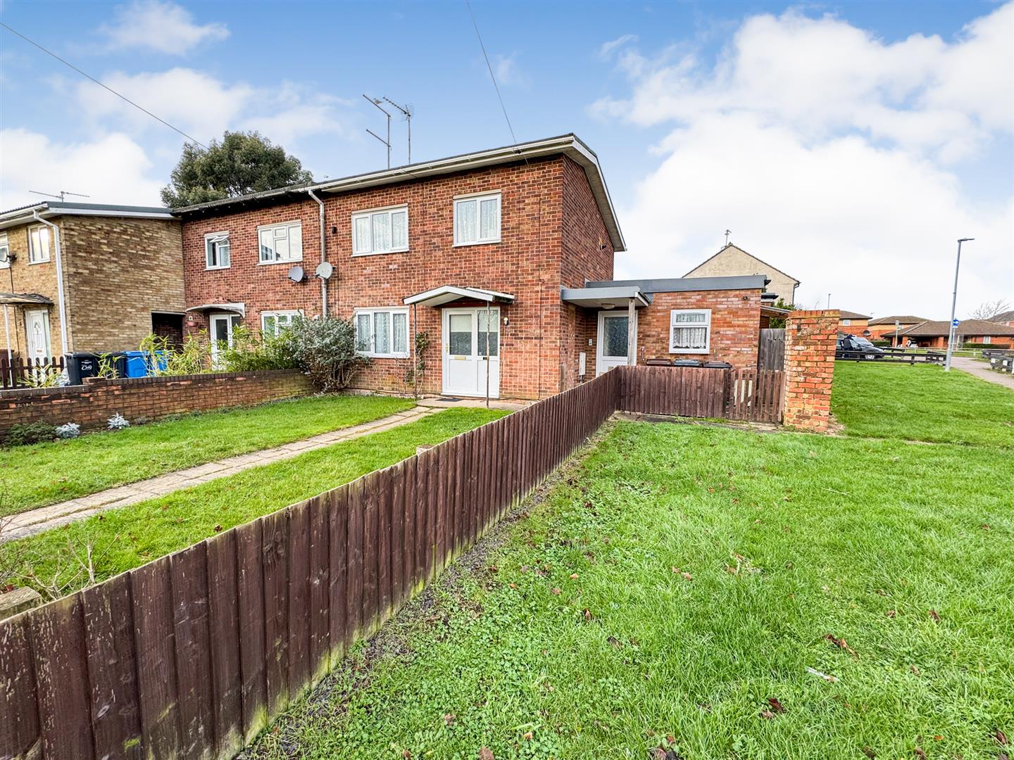 4 bedroom End of terrace house For Sale