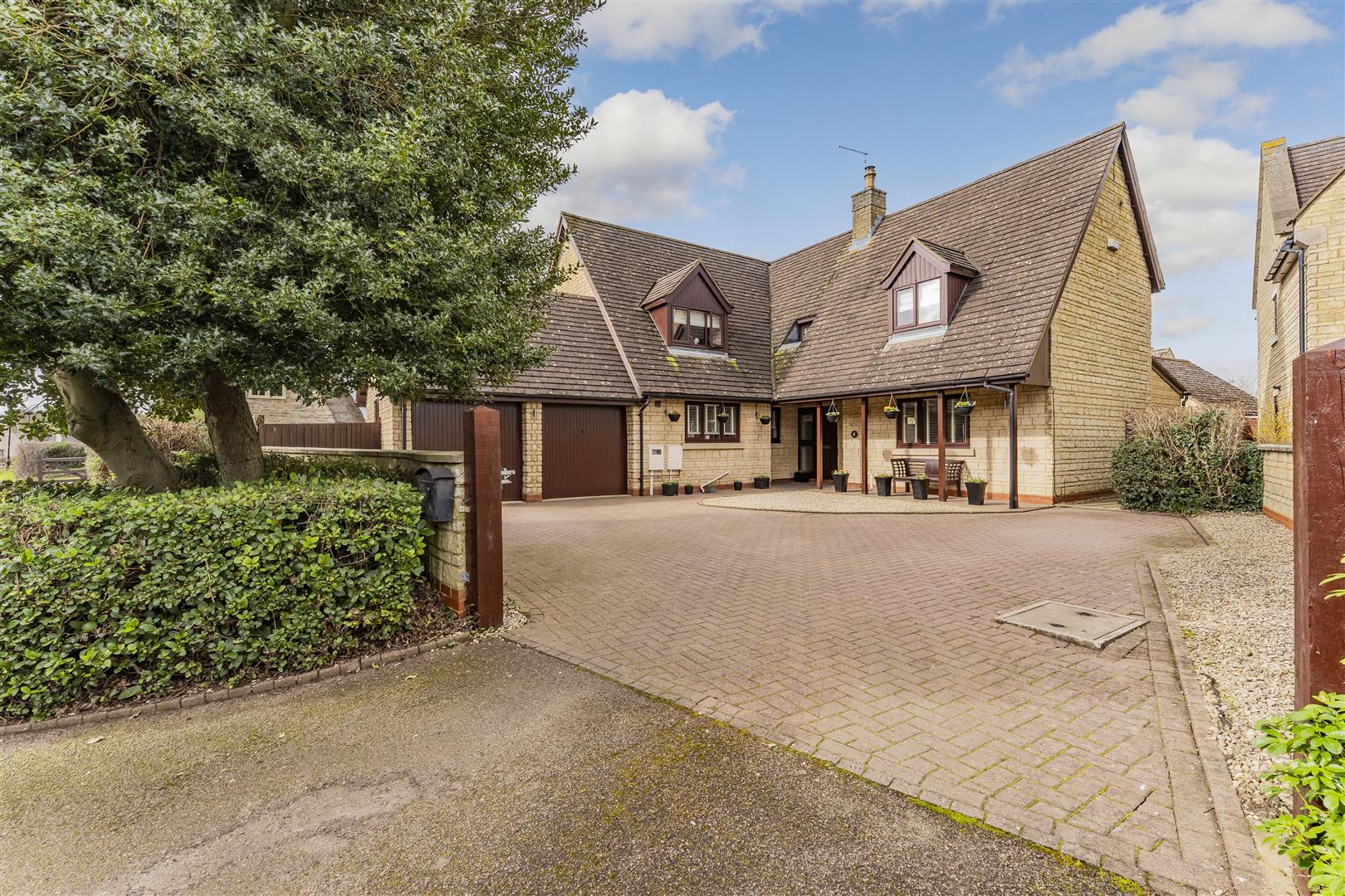 4 bedroom Detached house Under Offer
