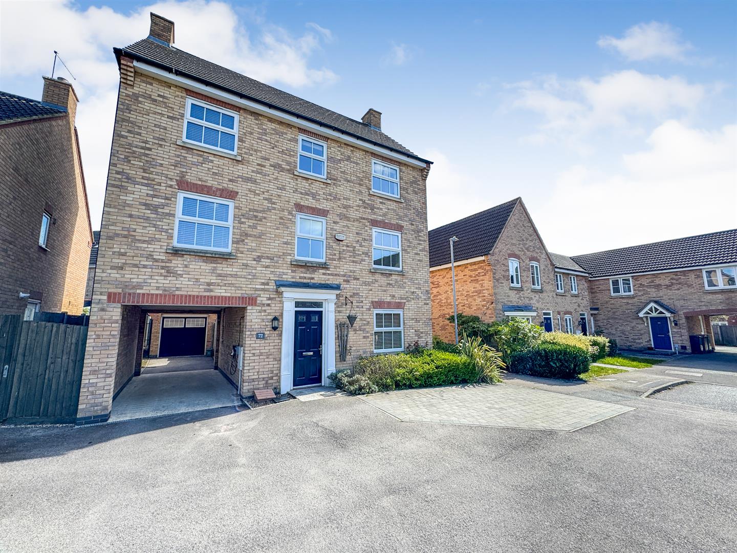 4 bedroom Detached house Under Offer