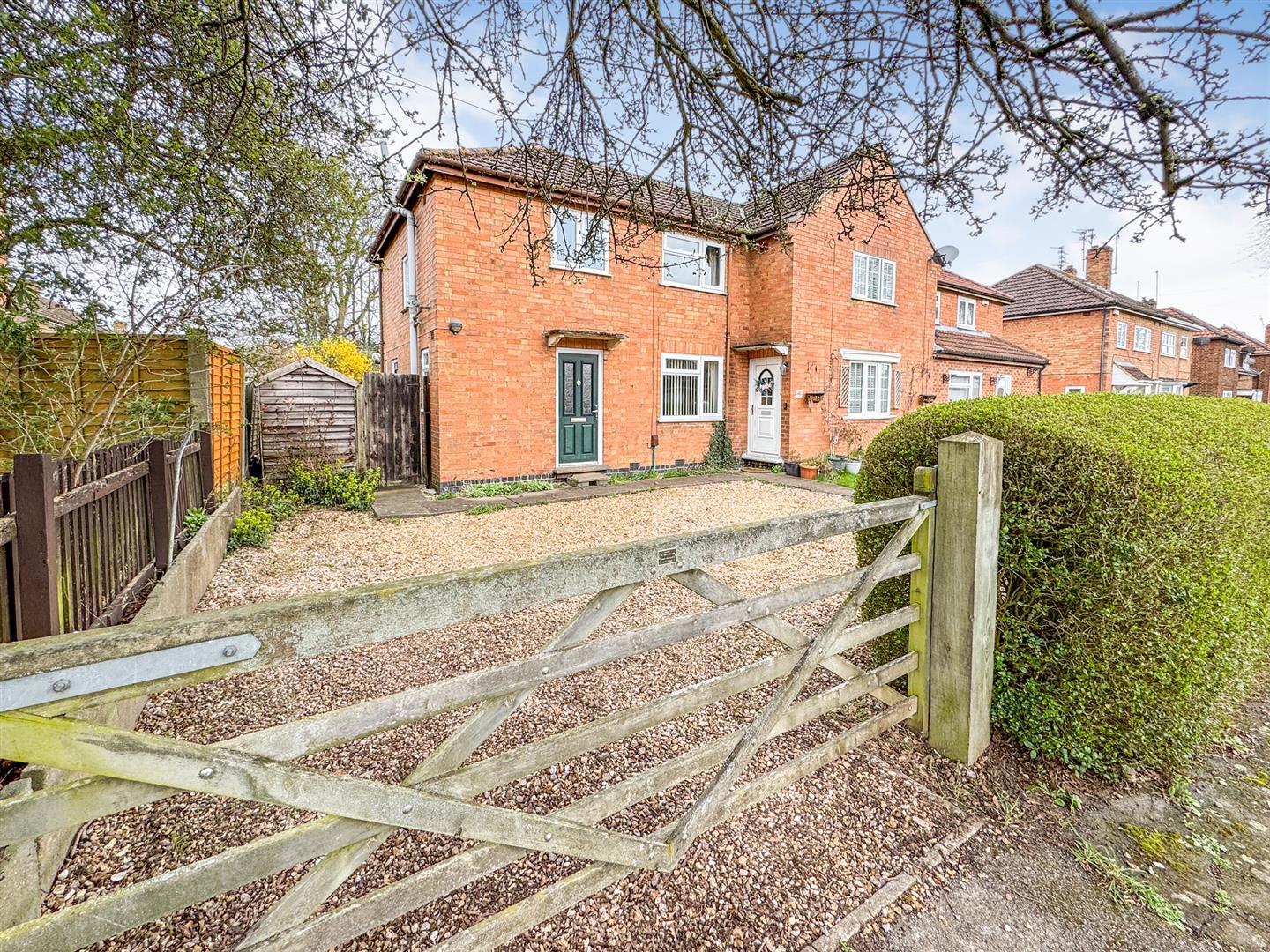 3 bedroom End of terrace house Under Offer