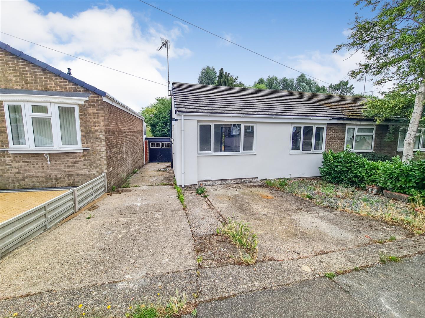 2 bedroom Detached bungalow For Sale