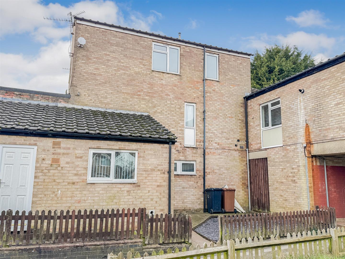 3 bedroom Apartment For Sale