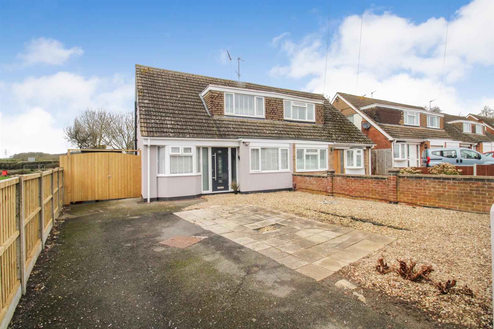 4 bedroom Semi-detached house Under Offer