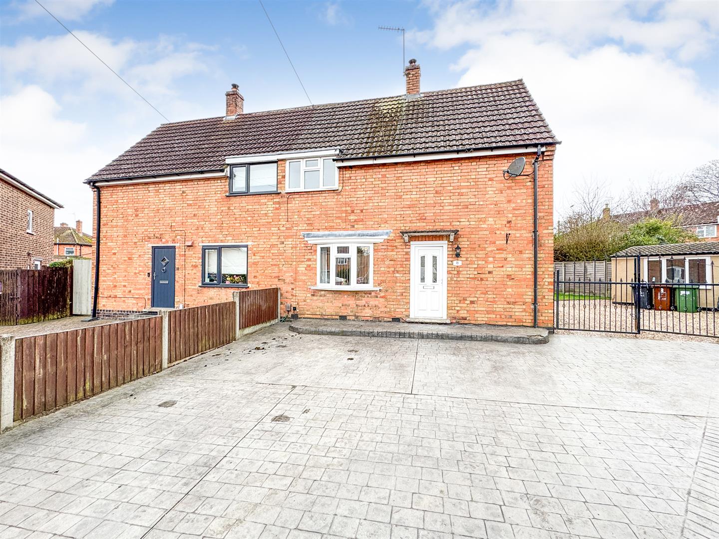3 bedroom Semi-detached house For Sale