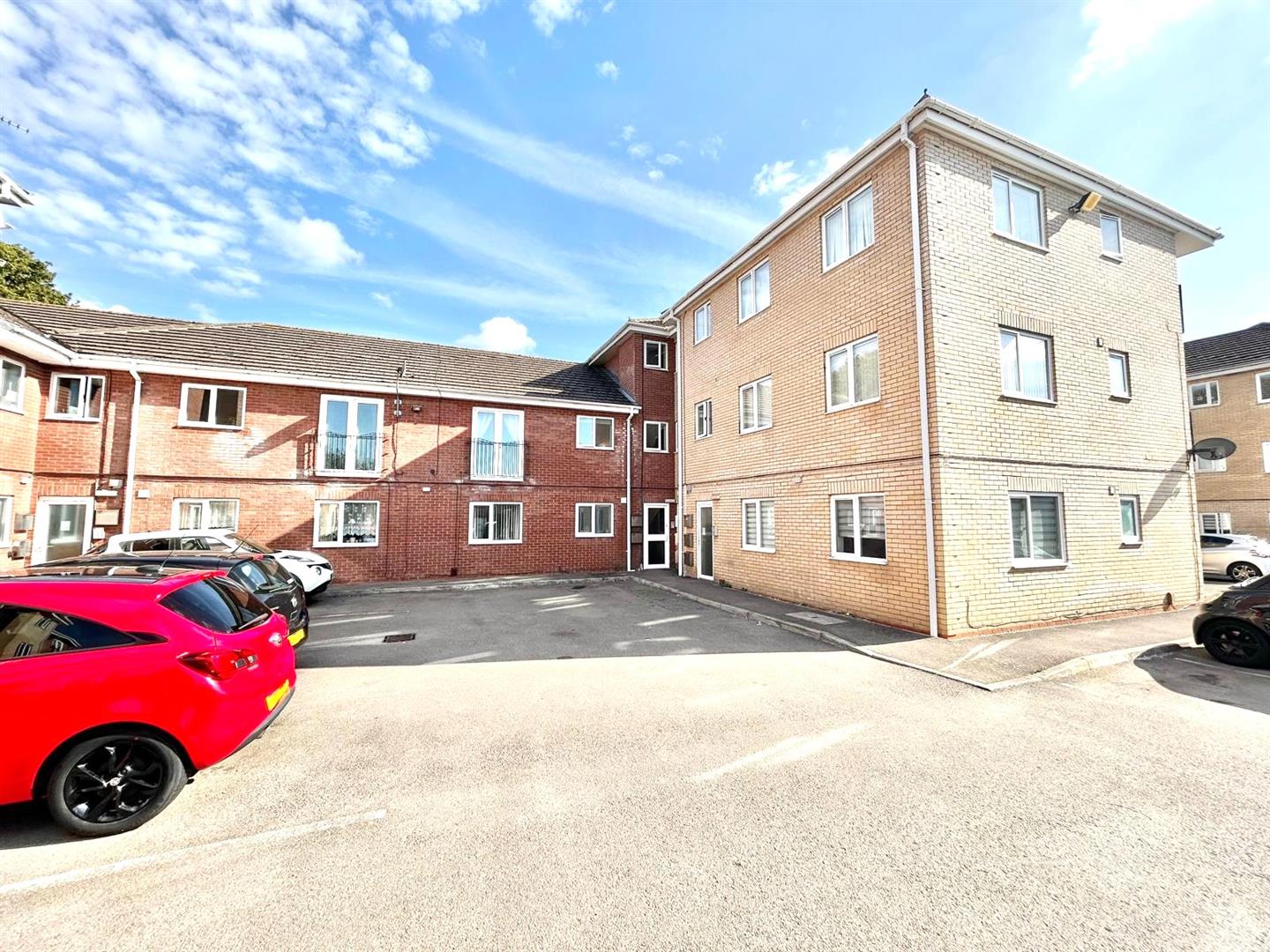 2 bedroom Flat For Sale