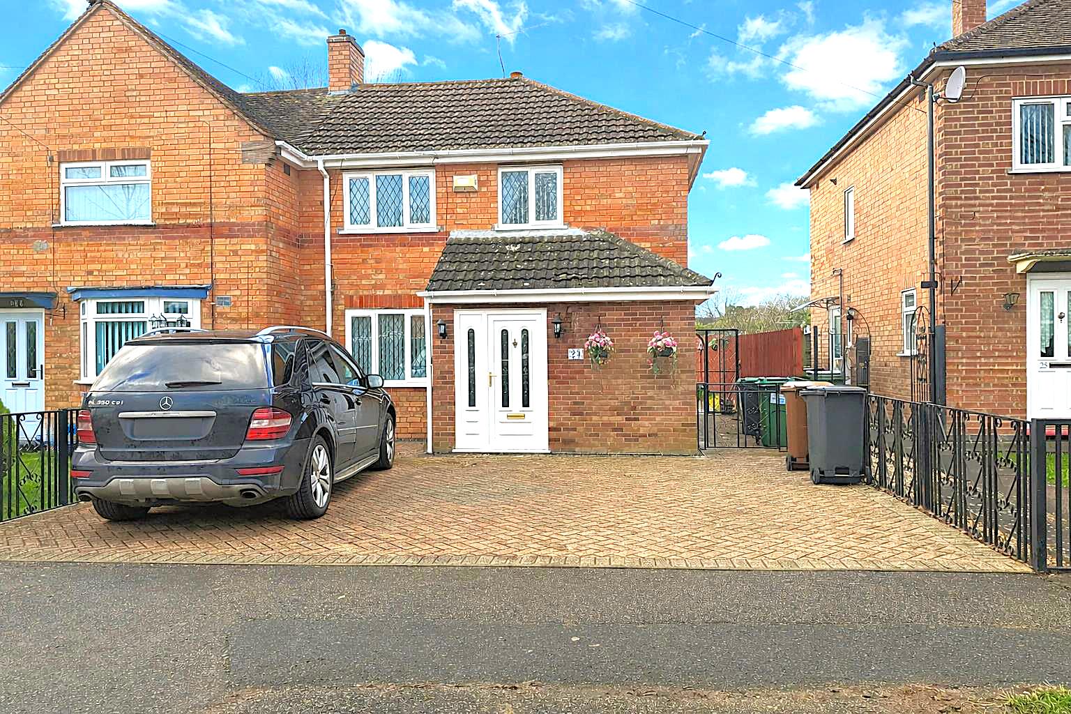 3 bedroom End of terrace house Under Offer