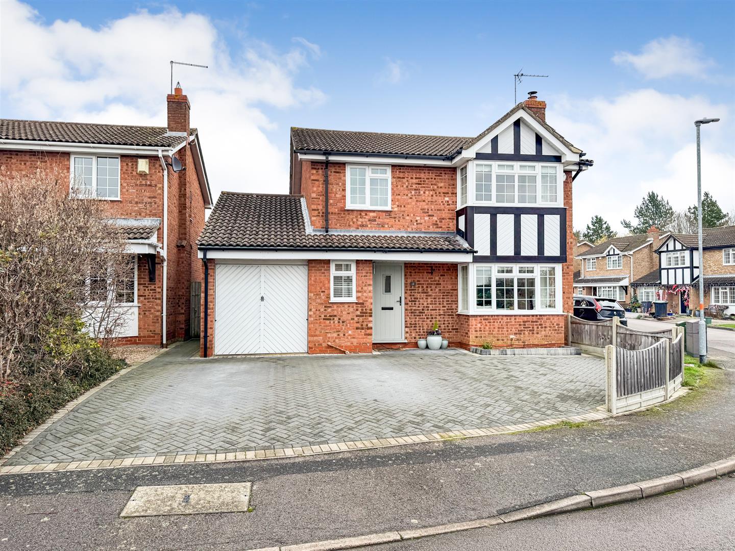 4 bedroom Detached house Under Offer