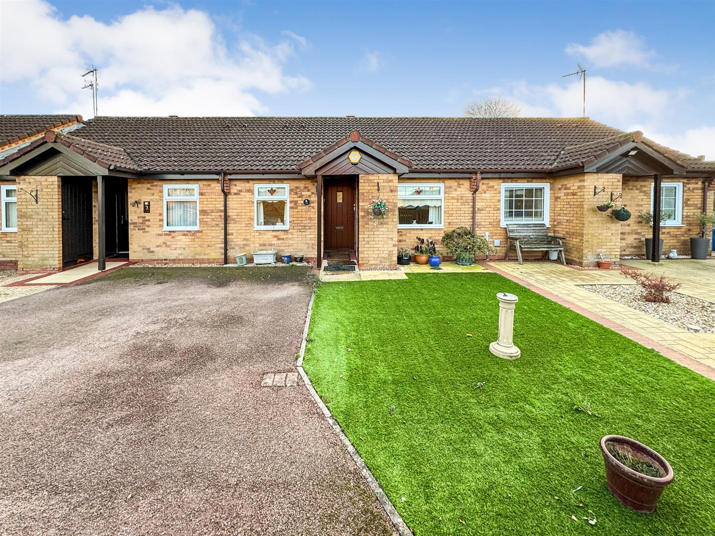 2 bedroom Detached bungalow Under Offer
