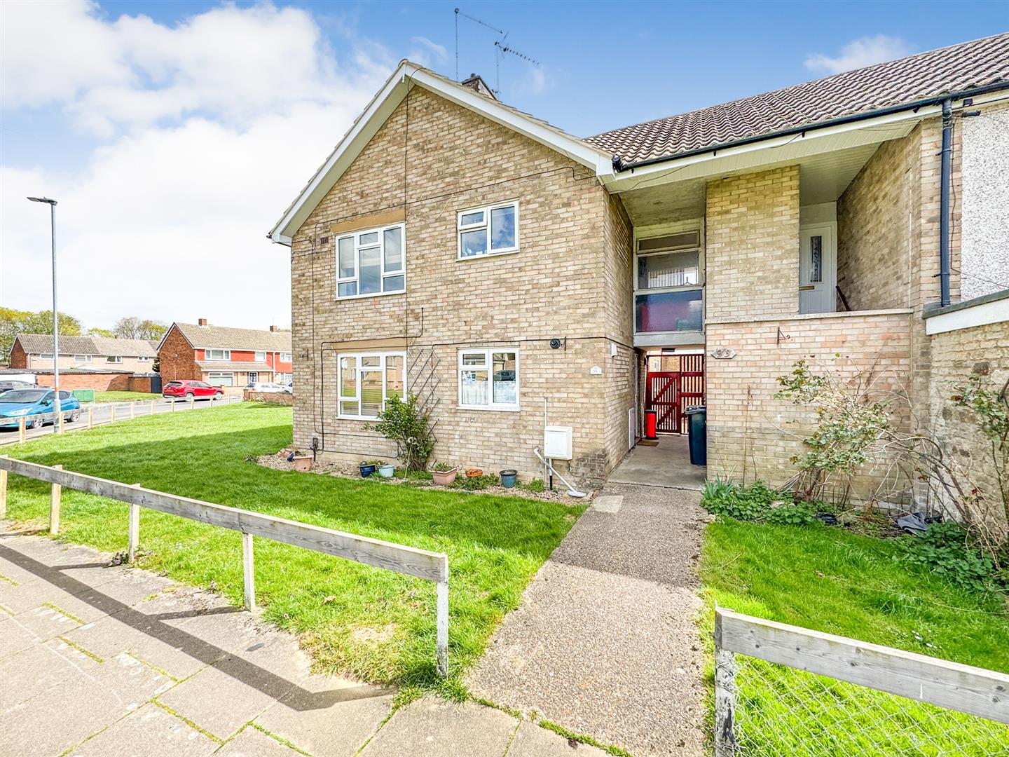 2 bedroom Flat For Sale