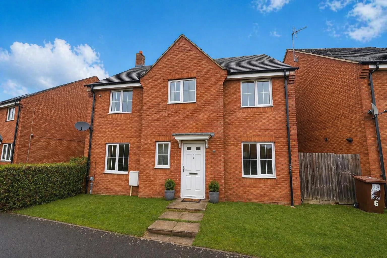 4 bedroom Detached house Under Offer
