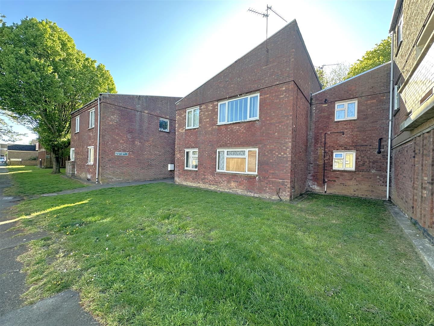 3 bedroom Flat For Sale