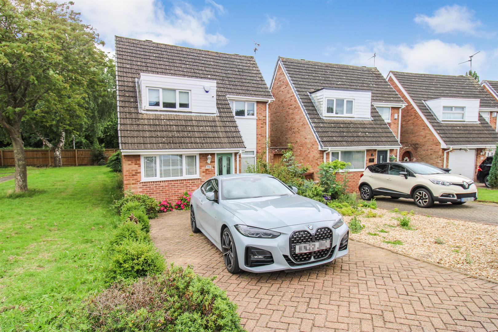 3 bedroom Detached house Under Offer