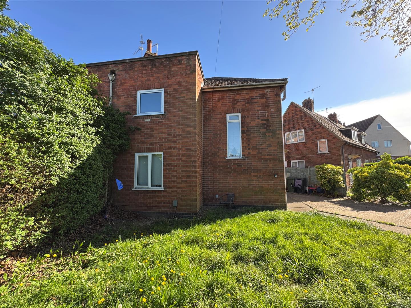 5 bedroom Semi-detached house For Sale