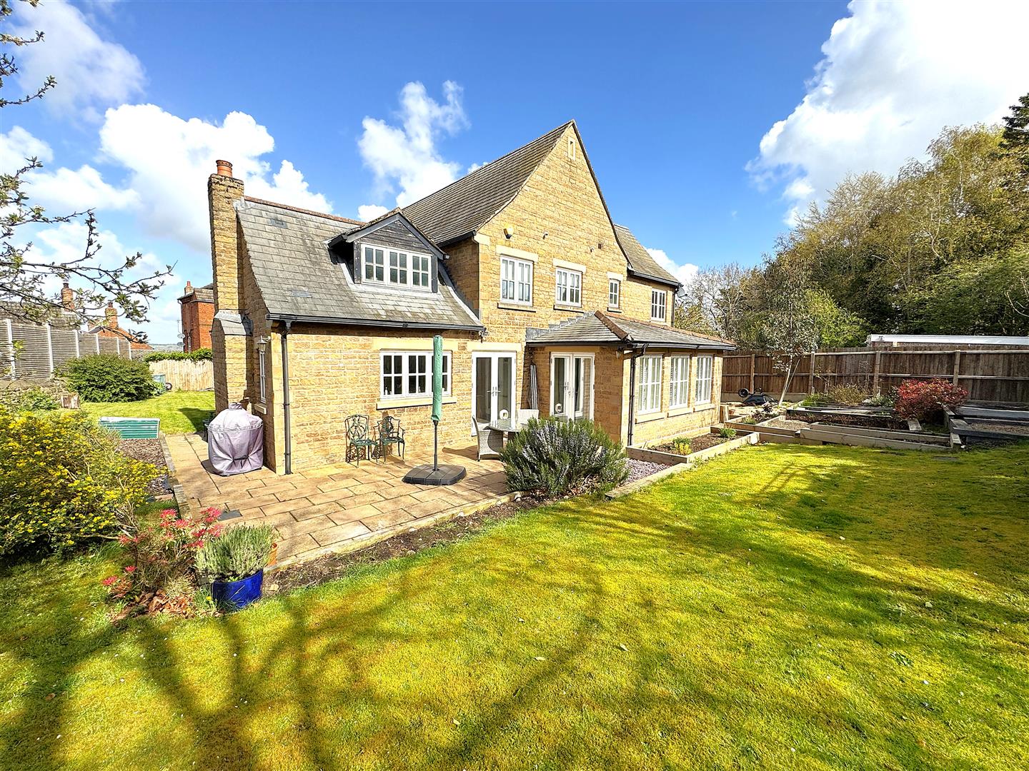 5 bedroom Detached house For Sale